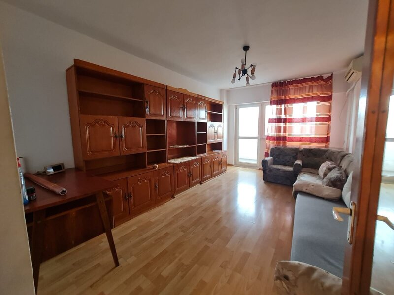 Metrou 1 Decembrie la 3 minute pe jos si centrala proprie